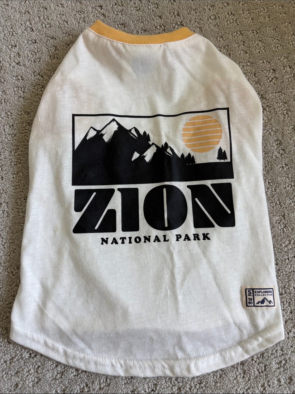 Dog White Zion National Park Tee with Yellow Trim Size Small